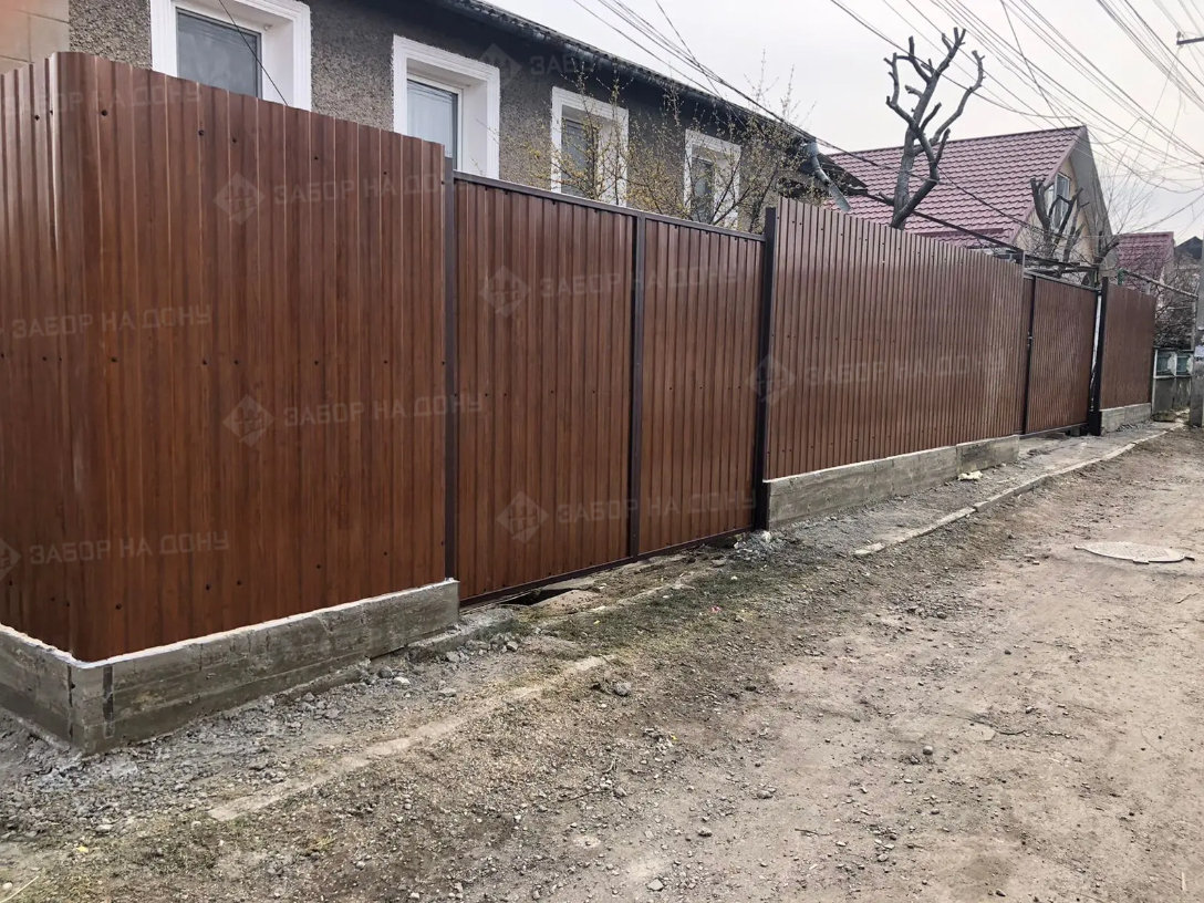 Распашные ворота из профлиста  в Армавире