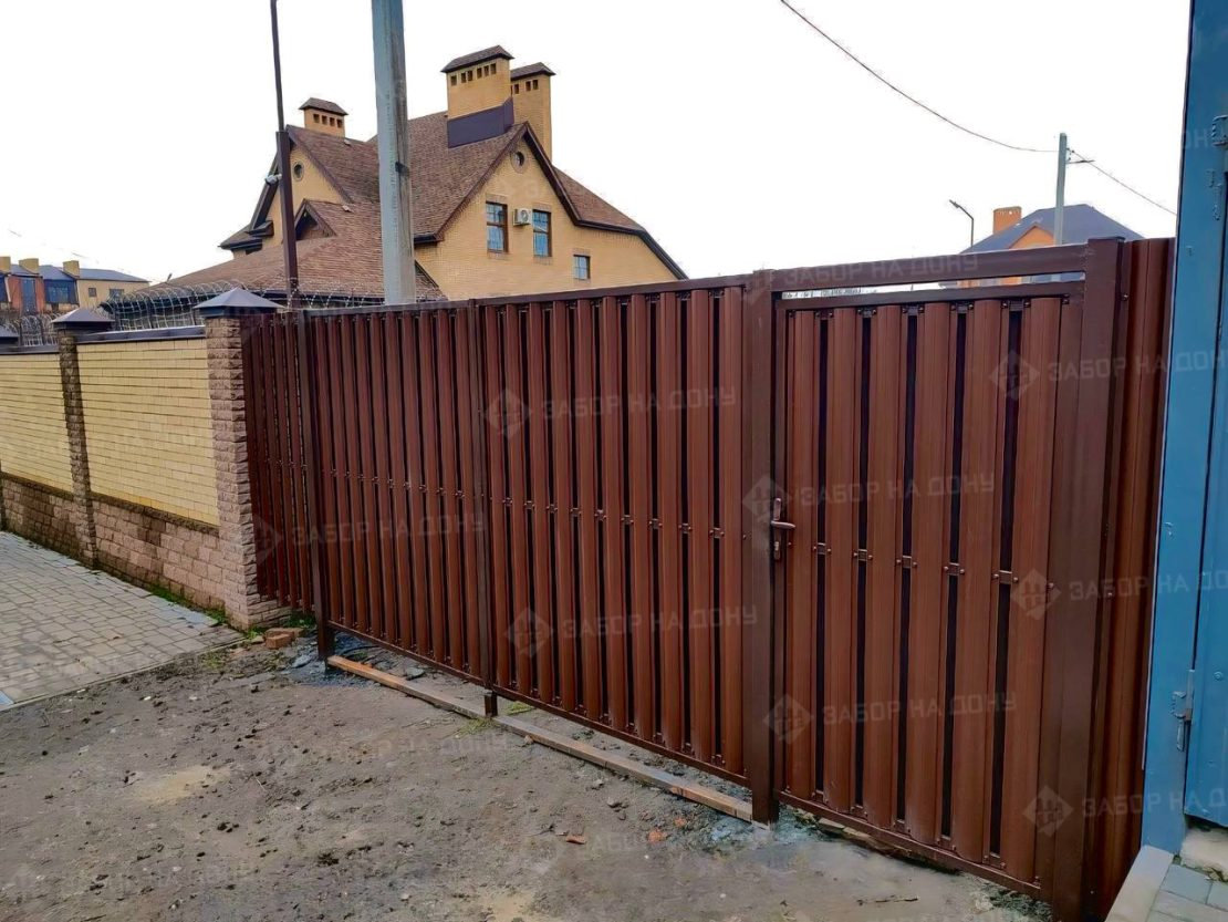 Ворота с калиткой для частного дома и дачи  в Армавире
